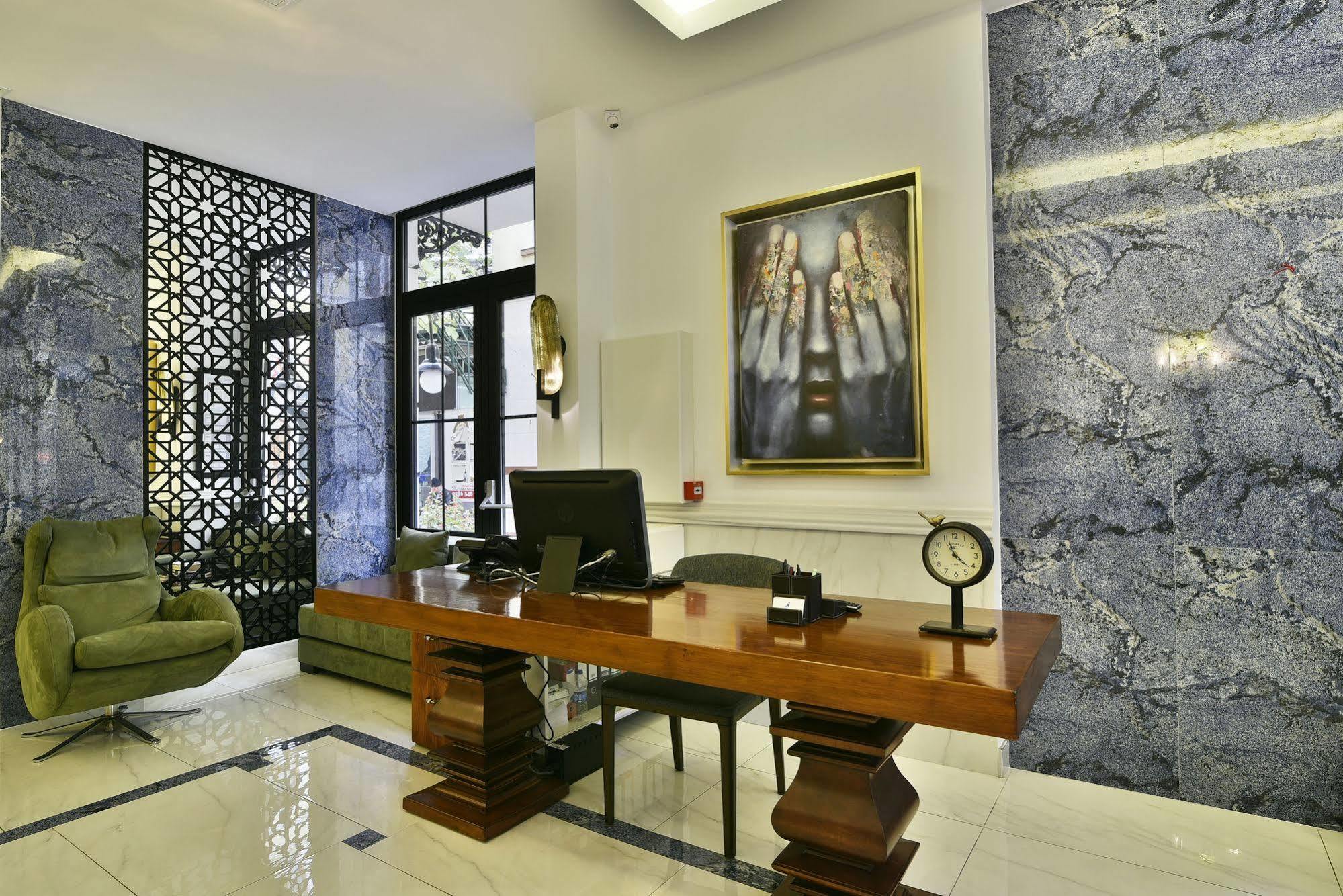 Life Otel
